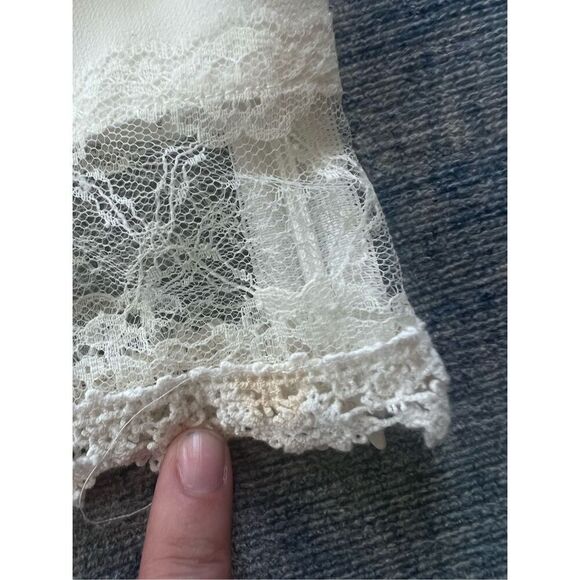 Kendall & Kylie White Lace Side Zip Crop Top Medium - Picture 5 of 6